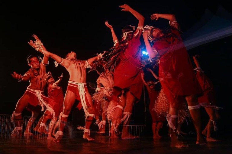 EspetculoAv1.jpg EspetculoAv1.jpg