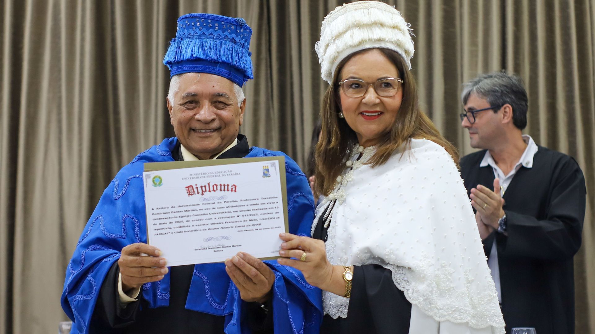 Novo doutor: cerimônia da UFPB concede Honoris Causa a Oliveira de Panelas